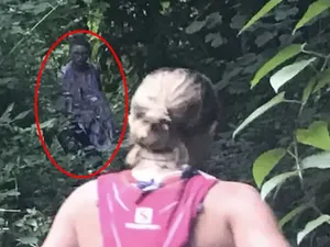 Momen Mengerikan, Pelari Wanita Bertemu Sosok Hantu di Hutan Hawaii
