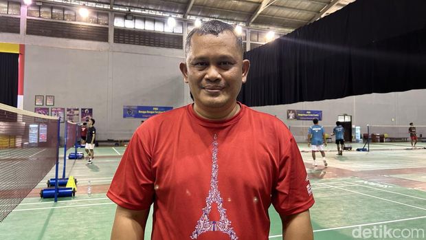pelatih tunggal putri pelatnas PBSI Herli Djaenudin