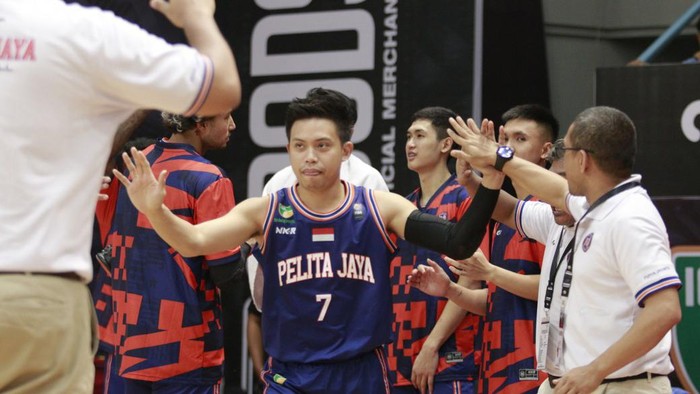 Pelita Jaya mengakhiri pertandingan melawan Pasific Caesar dengan kemenangan mutlak 107-89. Skor tiga digit itu kali pertama mereka raih dalam lima laga yang sudah mereka jalani awal musim IBL 2024.