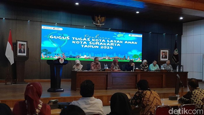 Pembinaan Gugus Tugas Kota Layak Anak di Bale Tawangarum, Balai Kota Solo, Selasa (30/1/2024).
