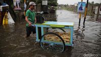 Penampakan Banjir Di Jakarta, Titik Bertambah Jadi 38 RT