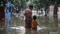 Banjir tersebut terjadi karena curah hujan yang tinggi. Perlu diketahui cuaca ekstrem membuat curah hujan tinggi.