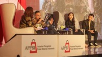 CEO Fine Counsel Kaleb Lucman, Co Founder Saturdays Rama Suparta dan Chief Bussiness Officer ESQA Cosmetic Regina Widjaja saat berdiskusi dalam Rakernas APPBI 2024 di Jakarta, Rabu (31/1/2024). 