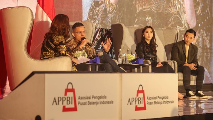CEO Fine Counsel Kaleb Lucman, Co Founder Saturdays Rama Suparta dan Chief Bussiness Officer ESQA Cosmetic Regina Widjaja saat berdiskusi dalam Rakernas APPBI 2024 di Jakarta, Rabu (31/1/2024).