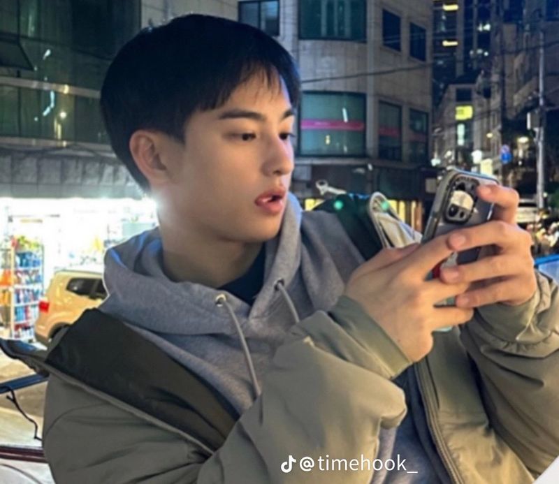 Pesona adik laki-laki Cha Eun Woo yang tak kalah tampan