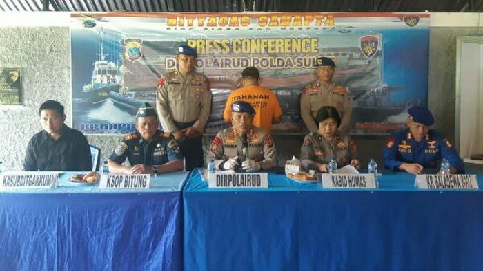 Polairud Polda Sulut saat menggelar konferensi pers kapal tenggelam.