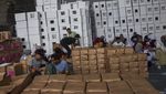 Polisi Bersenjata Jaga Pengemasan Logistik Pemilu di Ciamis