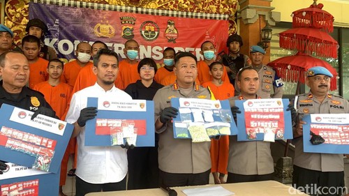 Polresta Denpasar menangkap 41 pengedar narkoba selama Desember-Januari 2024 saat jumpa pers di Polresta Denpasar, Rabu (31/1/2024). (Rizki Setyo Samudro)