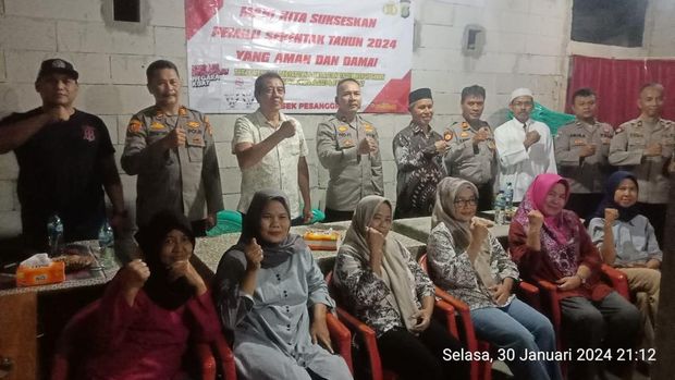 Polsek Pesanggrahan gelar dialog bareng warga di Poskamling.