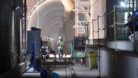 Pascapenandatanganan paket kontrak (contract package) CP 203 (Stasiun Glodok dan Kota) pada 20 April 2021, pekerjaannya pun sudah terus berlanjut dan berjalan sesuai jadwal. Per 25 Januari 2024, perkembangannya sudah mencapai 44,69 persen dengan pekerjaan di Stasiun Glodok meliputi pekerjaan perakitan mesin bor terowongan satu di sisi utara stasiun, persiapan peluncuran mesin bor terowongan dua di sisi selatan stasiun, perakitan gantry crane untuk persiapan pembangunan terowongan, dan pekerjaan dinding stasiun.