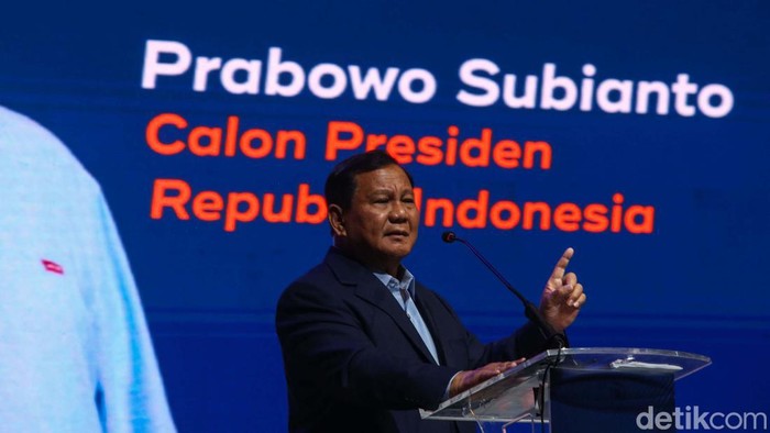 Prabowo Bicara Ekonomi - Food Estate di Trimegah Sekuritas Prabowo Subianto hadiri Trimegah Political and Economic Outlook 2024 di The Ritz-Carlton Pacific Place, Jakarta. Prabowo membahas ekonomi hingga food estate.