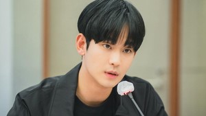 Kim Soo Hyun memerankan karakter yang dicap Pangeran Supermarket bernama Baek Hyun Woo. (Foto: dok. tvN)