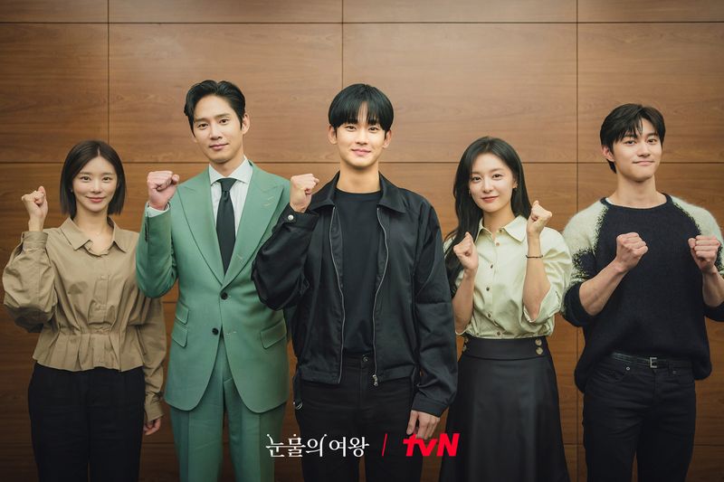 Bintang drama Korea Queen of Tears di sesi pembacaan naskah perdana.
