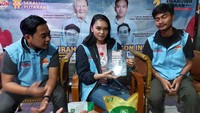 Relawan Bison Indonesia membantah narasi dalam video beredar di medsos yang menyebut adanya pembagian sembako dan amplop kepada warga di Pisangan Timur, Pulogadung, Jakarta.