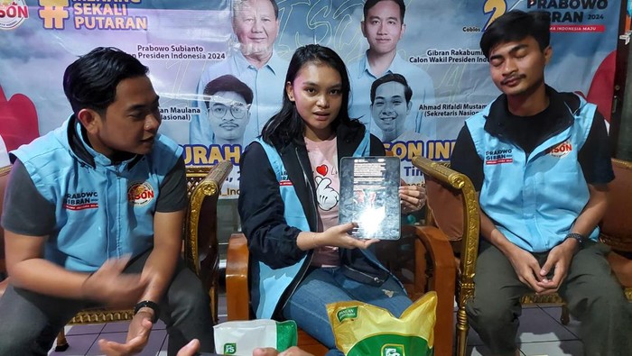 Relawan Bison Buka Suara Soal Tebus Murah Sembako di Pulogadung Relawan Bison Indonesia menggelar jumpa pers terkait program Tebus Murah Sembako di Jakarta, Rabu (30/1/2024).