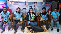 Relawan Bison Indonesia menggelar jumpa pers terkait program Tebus Murah Sembako di Jakarta, Rabu (31/1/2024).