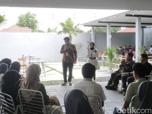Sambangi Cirebon, Anak Anies-Muhaimin Bicara soal Regulasi AI