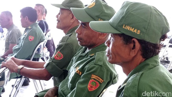 Suasana kegiatan peningkatan kapasitas SDM anggota Satlinmas Kota Tasikmalaya.