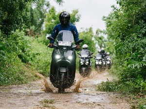 Tips Bekendara Motor di Musim Hujan