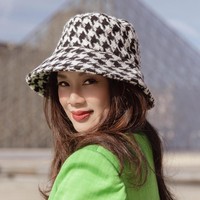 Ketika membagikan potretnya di media sosial, kebanyakan orang menyangka wanita tersebut masih berusia 20 tahunan. Padahal Tjin Lee sudah berumur 50. Foto: Instagram Tjin Lee