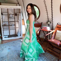 Tjin Lee adalah wanita yang dikenal sebagai pengusaha kaya raya. Selain kesuksesannya sebagai pendiri Mercury Marketing & Communications, ia juga viral karena penampilan yang awet muda. Foto: Instagram Tjin Lee