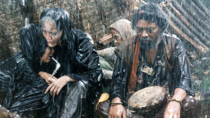 Cuplikan adegan dalam film Tjoet Nja Dhien karya Eros Djarot.