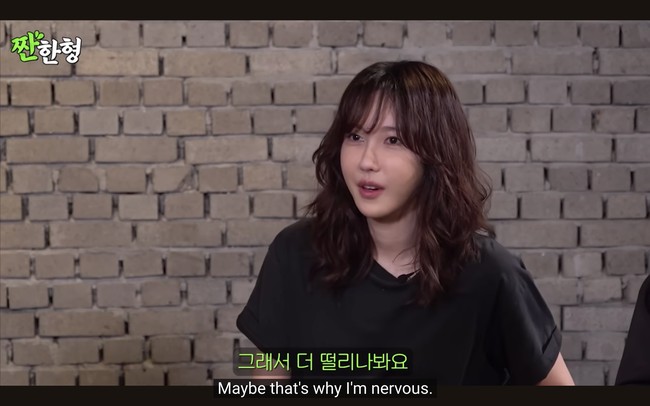 Inilah penampilan terbaru Lee Ji Ah tahun ini saat mempromosikan drama Korea terbarunya, Queen of Divorce. Dia tampil sebagai bintang tamu di acara YouTube Zzanbro. Netizen Korea menyayangkan Lee Ji Ah kembali melakukan perubahan pada wajahnya, hingga hampir tidak dikenali. Foto: Instagram