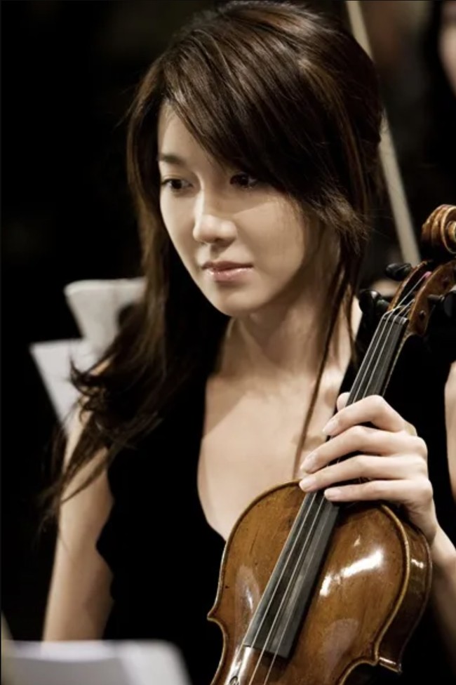 Berselang setahun, Lee Ji Ah menjelma jadi pemain biola di drama Korea Beethoven Virus. Di awal kariernya itu, banyak netizen Korea yang terpana dengan kecantikan alami Lee Ji Ah. Foto: Instagram