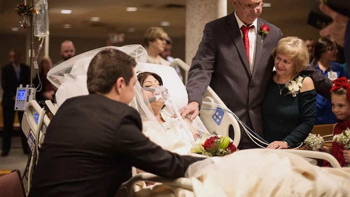 Viral Kisah Wanita Idap Kanker Menikah di RS, Endingnya Bikin Mewek