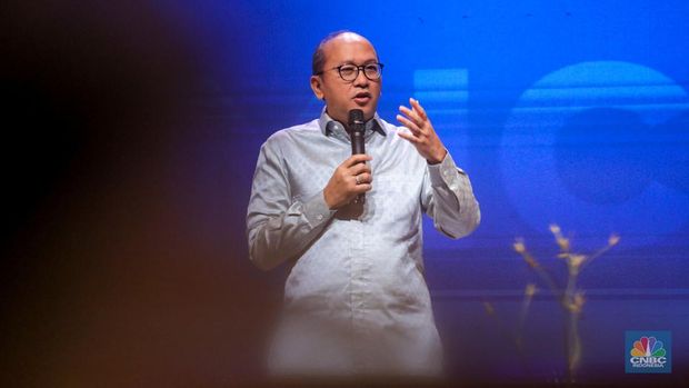 Wakil Menteri BUMN sekaligus Ketua Tim Kampanye Nasional (TKN) Koalisi Indonesia Maju (KIM) Rosan Roeslani memberikan pemaparan dalam acara Political and Economic Outlook di Jakarta, Rabu (31/1/2024). (CNBC Indonesia/Faisal Rahman)
