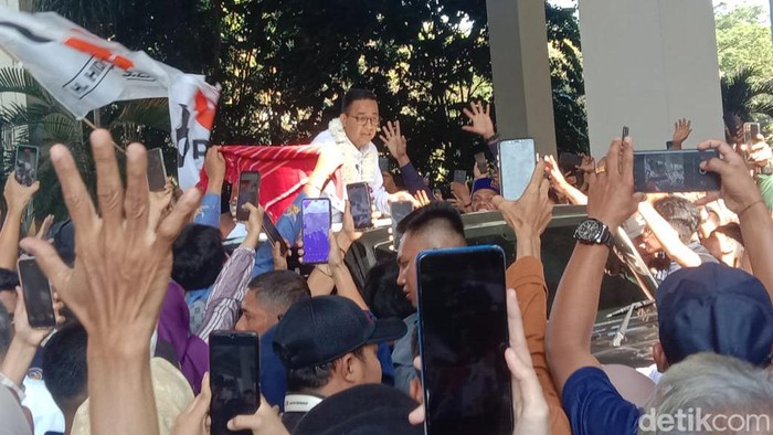 Anies Baswedan di Bandara Kualanamu. (Dok Istimewa)