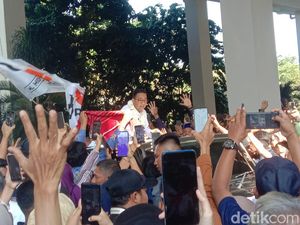 Tiba di Kualanamu, Anies Disambut Teriakan Presiden-Perubahan