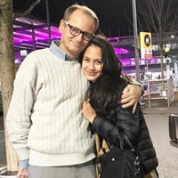 Pevita Pearce memiliki wajah blasteran Inggris-Indonesia. Ayah Pevita Pearce, Bramwell Pearce meninggal pada 2021. Namun, artis berusia 31 tahun ini berbagi ungguhan foto bersama sang ayah untuk memperingati hari ulang tahunnya. Foto: Instagram