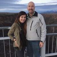 Steffi Zamora dan ayah bulenya memiliki hubungan harmonis. Perempuan berdarah Jerman ini kerap berbagi momen bersama ayahnya, Michael Stotzel di berbagai acara mulai dari Lebaran hingga liburan. Foto: Instagram