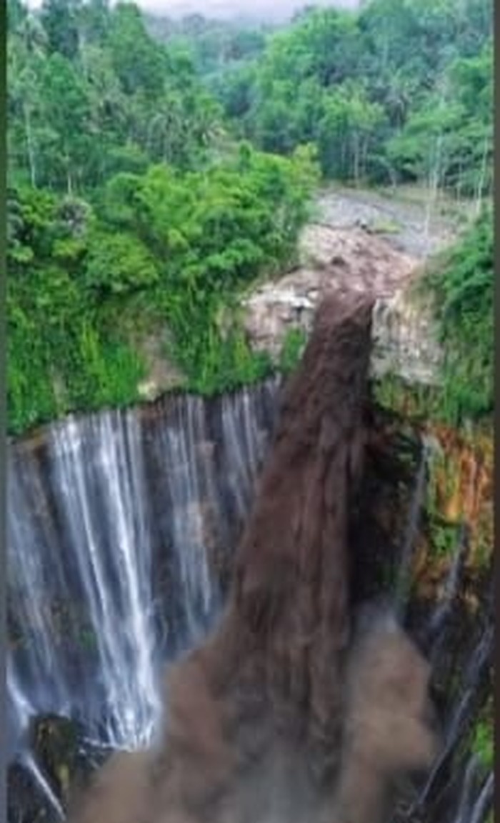 banjir lahar dingin air terjun tumpak sewu