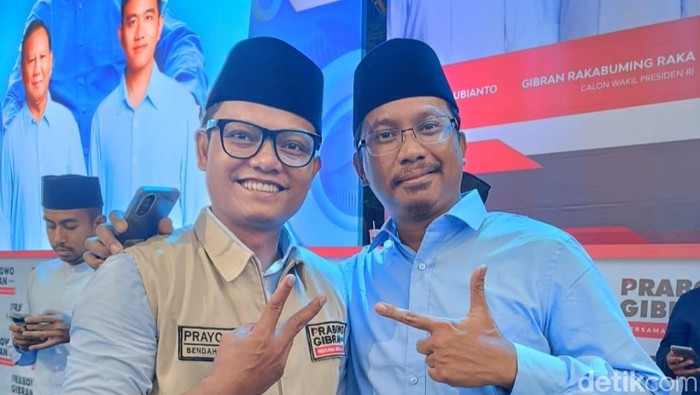 Bendahara TKD Jawa Timur Restu Prayogi berfoto bersama Gus Muhdlor, Bupati Sidoarjo.