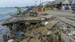 Gelombang Tinggi Bikin Dermaga Teluk Labuan Pandeglang Rusak