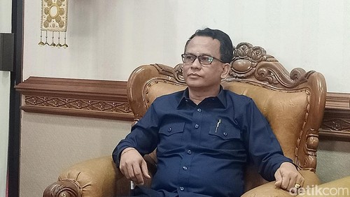 Direktur Utama BPD Bali I Nyoman Sudharma saat ditemui detikBali, Rabu (31/1/2024) di kantor BPD Bali, Jalan Raya Puputan, Renon, Bali. (Ni Made Lastri Karsiani Putri-detikBali)