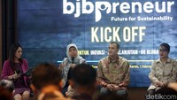 Ada juga pembicara yang dihadirkan untuk kolaborator yakni CEO Markplus Institute Jacky Musrry, Direktur CECT Universitas Trisakti Maria Utha, Dewan Pengurus Badan Riset dan Inovasi Nasional Tri Mumpuni.