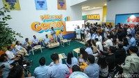 Erick meminta para relawan yang mayoritas merupakan anak muda ini untuk turun ke lapangan demi memastikan kesejahteraan merata serta mengawal proses pemungutan suara pada 14 Februari mendatang.
