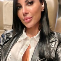 Setelah yakin bahwa ia memang anak dari Lamborghini, Flavia mulai mengungkap kisahnya di sejumlah media. Ia tampil dalam acara televisi dan majalah gosip yang membuat Tonino Lamborghini marah. Tonino bahkan menuntut Flavia dan ibunya ke pengadilan atas pencemaran nama baik. Foto: Instagram Flavia Borzone