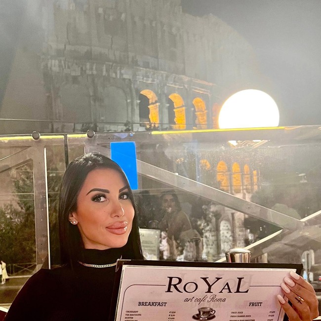 Flavia mengaku ia tidak mencari uang dalam kasus ini. Begitu dengan ibunya. Dilihat dari postingannya di Instagram yang sering menampilkan kemewahan, Flavia memang tak tampak kekurangan.  Foto: Instagram Flavia Borzone