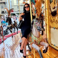 Flavia sudah lama mengetahui bahwa ia adalah anak dari hubungan sang ibu, Rosalba Colosimo, dan Tonino Lamborghini. Dikatakan jika orang tuanya bertemu di sebuah halte di bus di Milan pada 1980. Wanita 35 tahun itu mengatakan Tonino yang mengendarai mobil melihat ibunya sedang menunggu bus dan menawarkan tumpangan.  Foto: Instagram Flavia Borzone