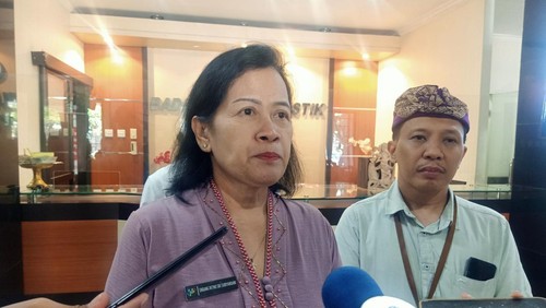 Foto: Kepala BPS Provinsi Bali Endang Retno Sri Subiyandani saat ditemui di kantornya, Kamis (1/2/2024). (Ni Made Lastri Karsiani Putri/detikBali)