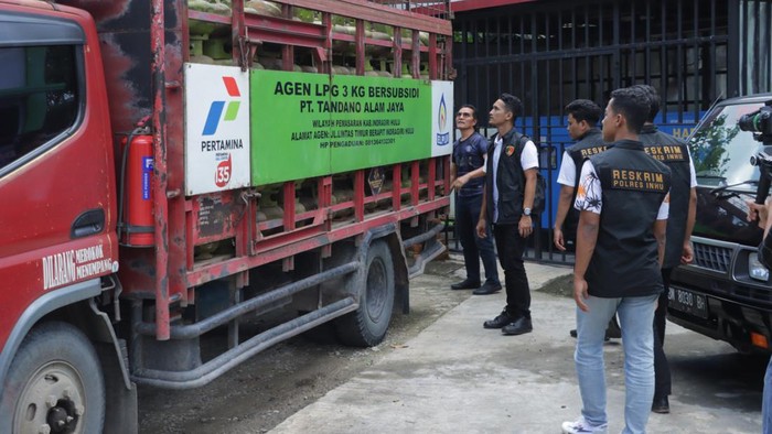 Foto: Polisi cek SPBU dan pangkalan gas elpiji (Dok Polres Inhu)