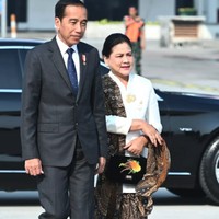 Kali ini Iriana Jokowi menemani Presiden Jokowi melakukan kunjungan ke Beijing, China. Ia tampil memukau mengenakan kebaya kartini dan kain khas Jawa. Foto: Instagram @iriana_jkw_