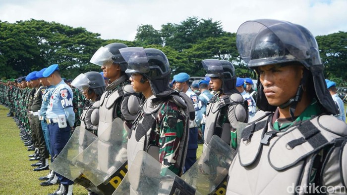Gelar pasukan TNI untuk pengamanan Pemilu 2024, di lapangan Trisula Yonif 742/SWY Gebang Mataram, Kamis (1/2/24). Foto: Kapenrem
