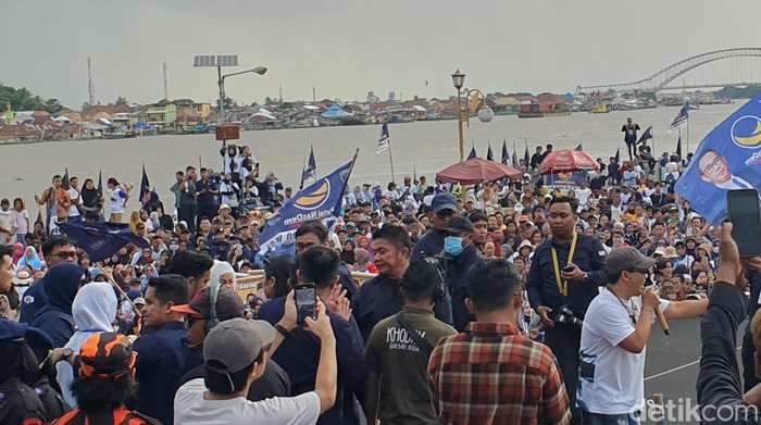 Herman Deru saat hadir dalam Kamoanye Terbuka Partai Nasdem di BKB, Kota Palembang.