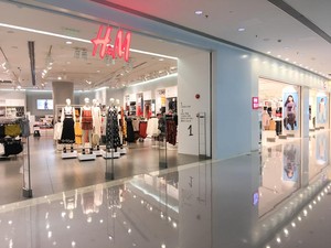 Aktivis PETA Bajak Catwalk H&M di London Fashion Week, Protes Penggunaan Wol