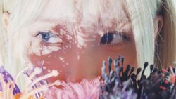 IU Tampil Chic dan Edgy di Foto-foto Album The Winning